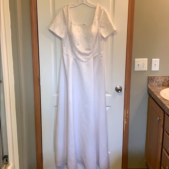 Wedding Dress - Picture 3 of 9